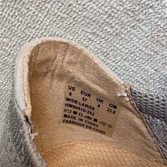 Hush Puppies, Knit Oxford Looking Shoes in Grey / Tan, Size 6 - Picture 4 of 5